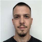 Profesor de pintura imparte clases para todas las edades
